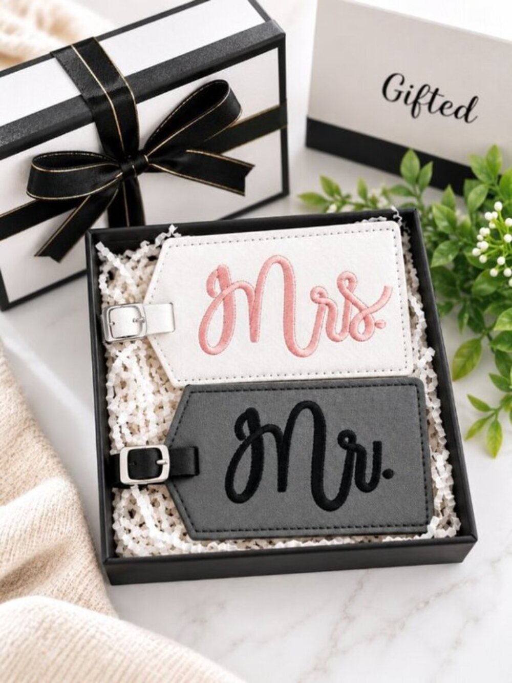 Mr. & Mrs. Luggage Tags Bride Groom Honeymoon Travel Wedding Gift Set NIB